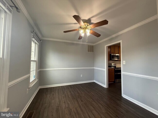 Foto del edificio - 10002 Erlwood Ct