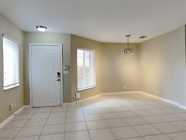 Foto del edificio - 6165 Sugar Loaf Ln