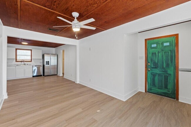 Foto del edificio - 1308 E 12th St