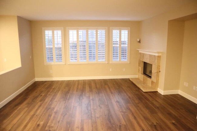 Building Photo - 1057 N Shelter Bay
