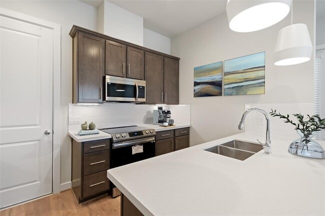 Building Photo - 5910 Haring Ln