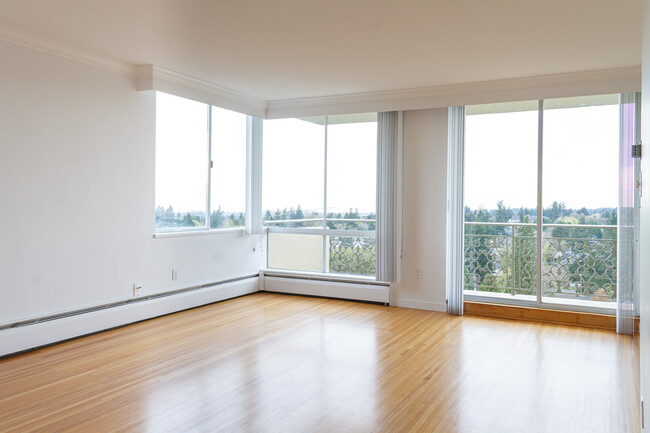 Building Photo - *Special Offer Available* Spacious 1-BR in...