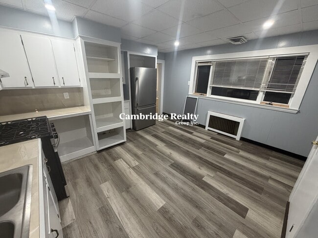 Building Photo - 63 Whitman St