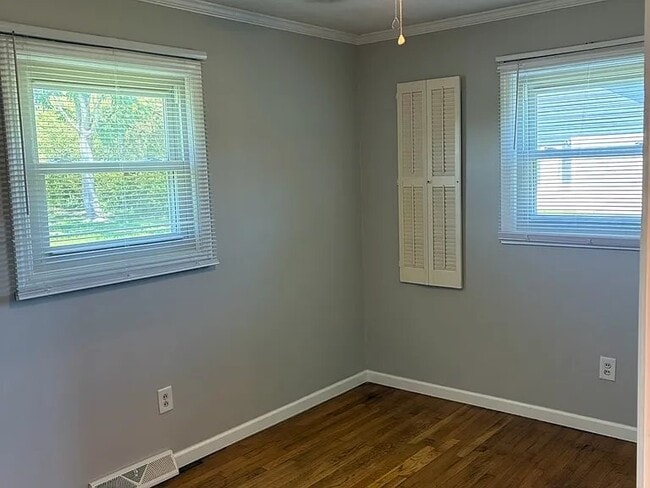 Building Photo - 204 Pear Tree Rd