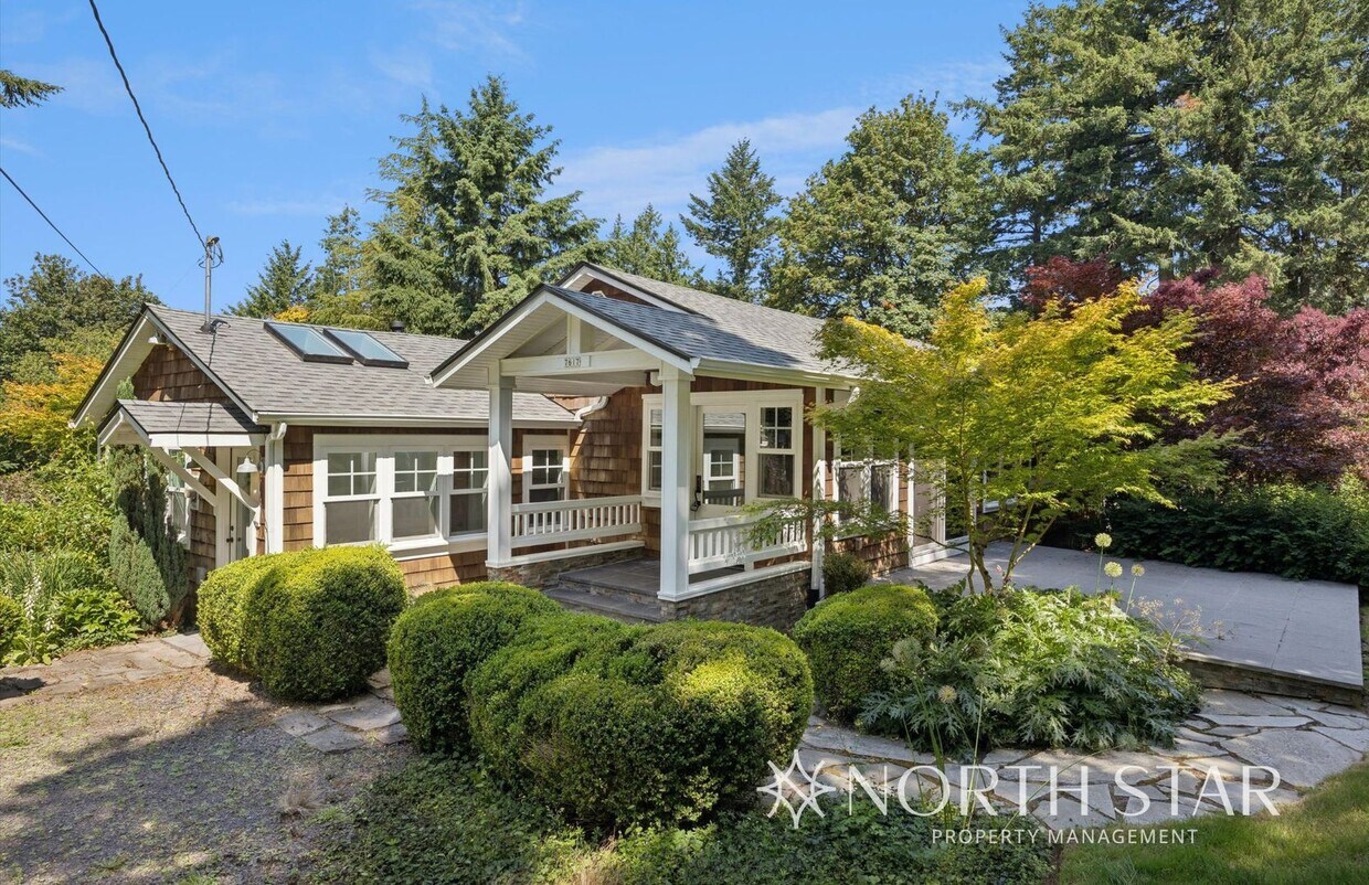 Primary Photo - A Private Paradise Near Downtown