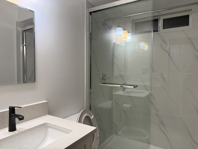 Photo du bâtiment - 2215 E 51st Ave