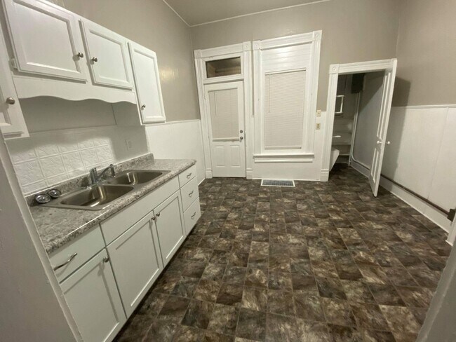 Building Photo - Savannah Duplexes