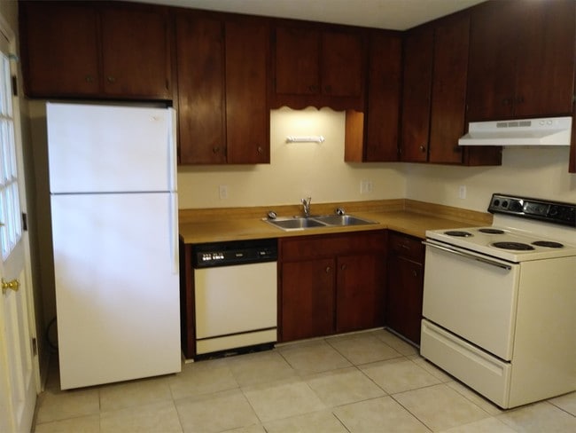 Building Photo - 1600 Carolwood Ct