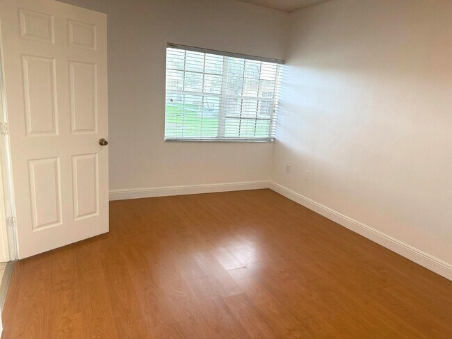 Foto del edificio - 2331 NW 96th Ter