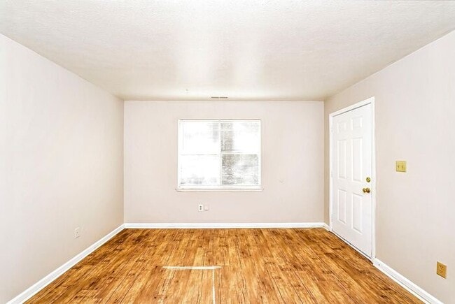 Building Photo - 248 Foxglen Rd