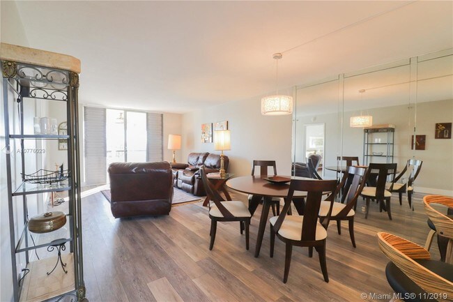 Foto del edificio - 3150 W Rolling Hills Cir