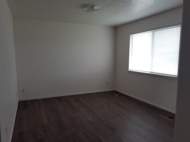 Living room - 4616 N Tumbleweed Dr