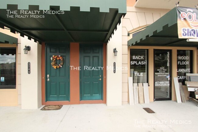 Building Photo - Cozy 3 BR / 2.5 BA Duplex