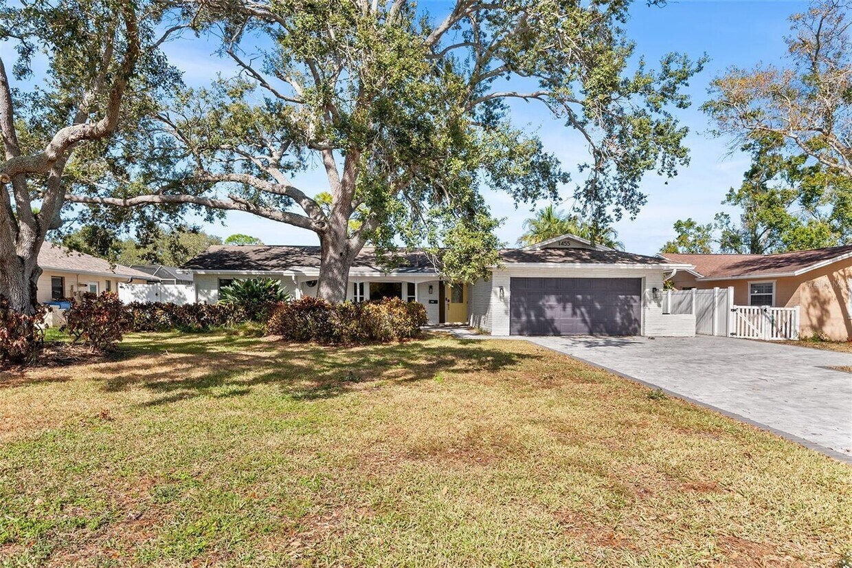 Foto principal - ST PETE POOL HOME AVAILABLE FOR RENT!