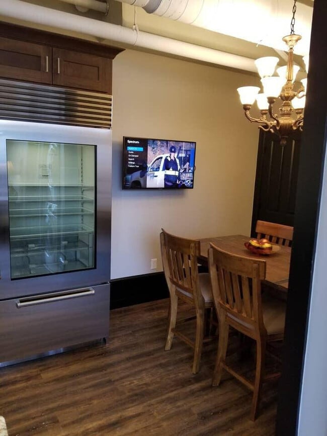 Foto del edificio - 275 S Limestone