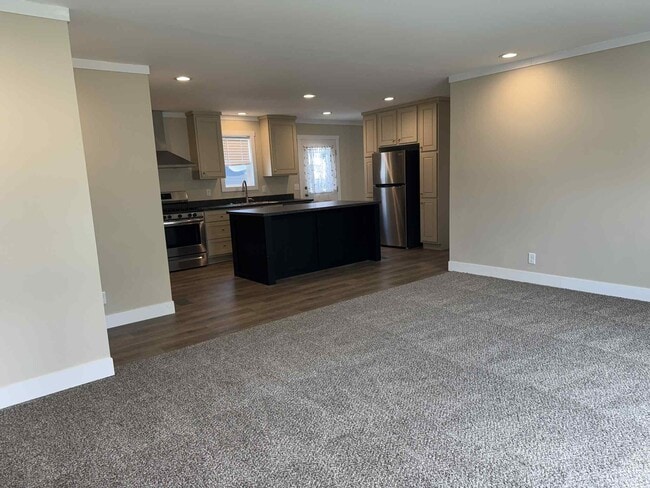 Building Photo - 48571 Lakeview Cir