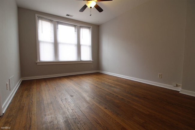Building Photo - 2 br, 1 bath  - 3472 N Clark St 2F