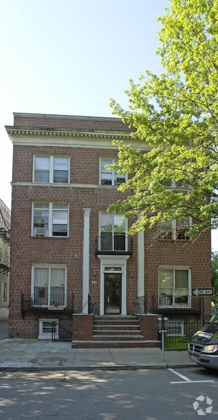 Primary Photo - 23 Mitchell Pl