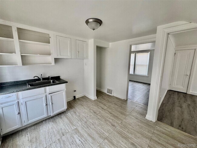 Foto del edificio - 15030 Rossini Dr