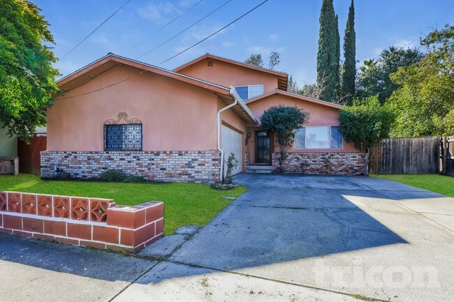 Building Photo - 62 S Lake Dr