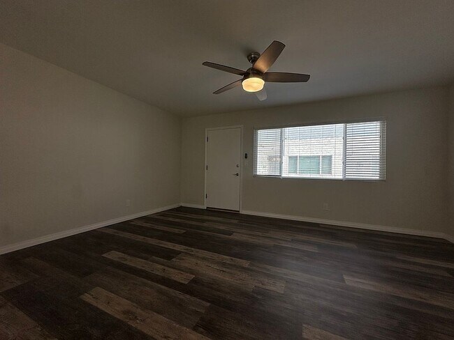 Building Photo - 2422 Graham Ave