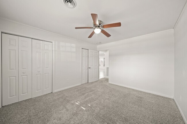 Foto del edificio - 4426 Woodvalley Dr