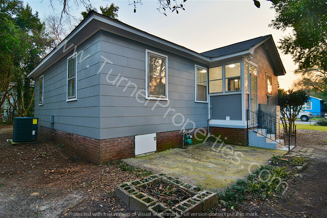 Building Photo - 340 Guilford St
