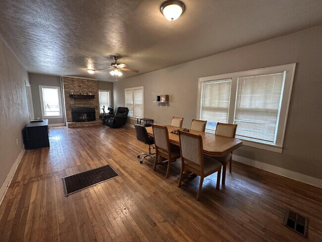 Foto del edificio - Spacious 2-Story Home Near Texas Tech – Al...