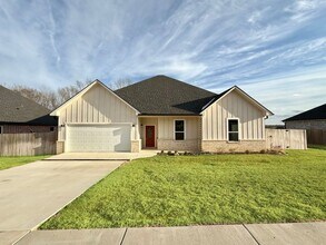 Building Photo - 1033 Stagecoach Bend