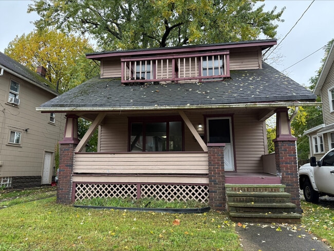 Building Photo - 140 Brighton Dr