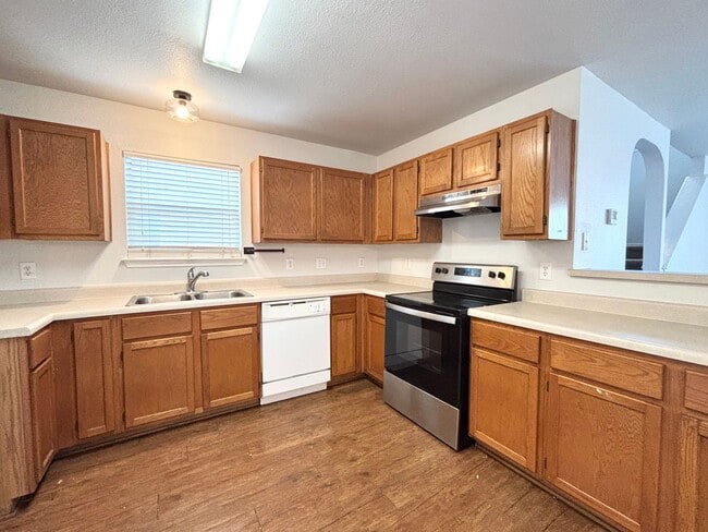 Building Photo - Beautiful home in the desirable Gardens at...