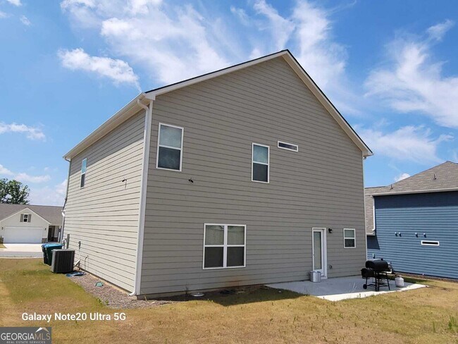 Foto del edificio - 1207 Lyndhurst Ln