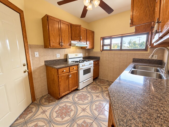 Foto del edificio - 2410 N Kildare Ave