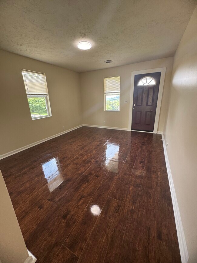 Foto del edificio - 525 Peach Orchard Dr