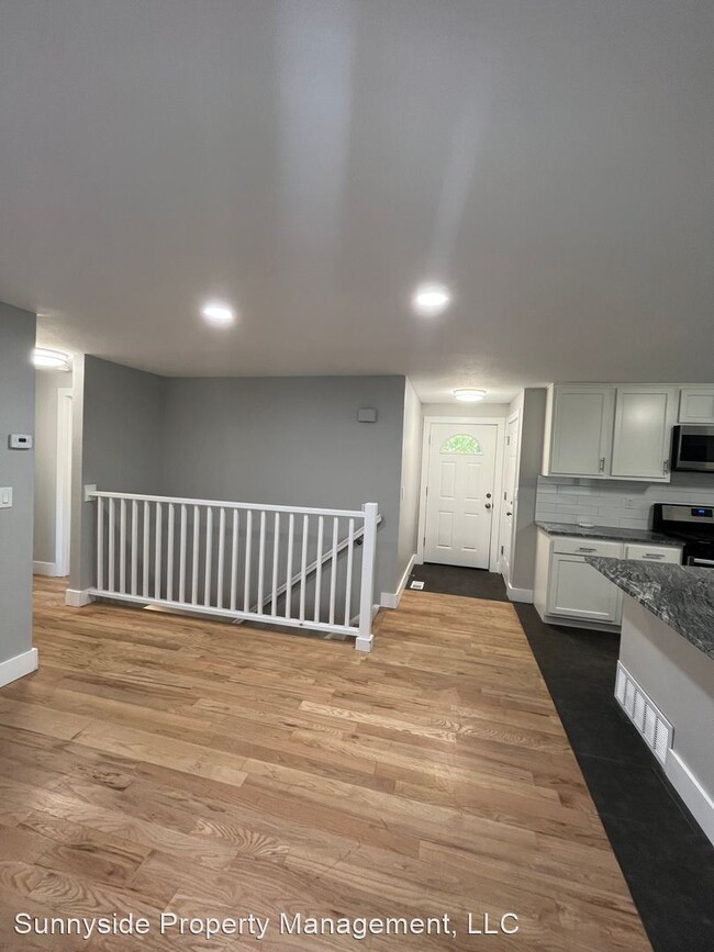Building Photo - 4 br, 3 bath House - 4470 W. 109th Place