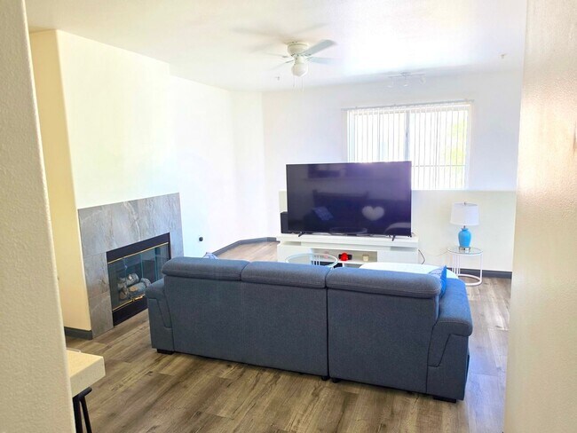 Foto del edificio - FULLY FURNISHED * 1BED/1BATH CONDO WITH 1 CAR GARAGE IN SOUTHWEST LAS VEGAS