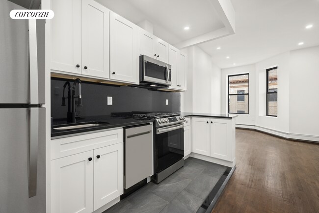 Building Photo - 982 Putnam Ave