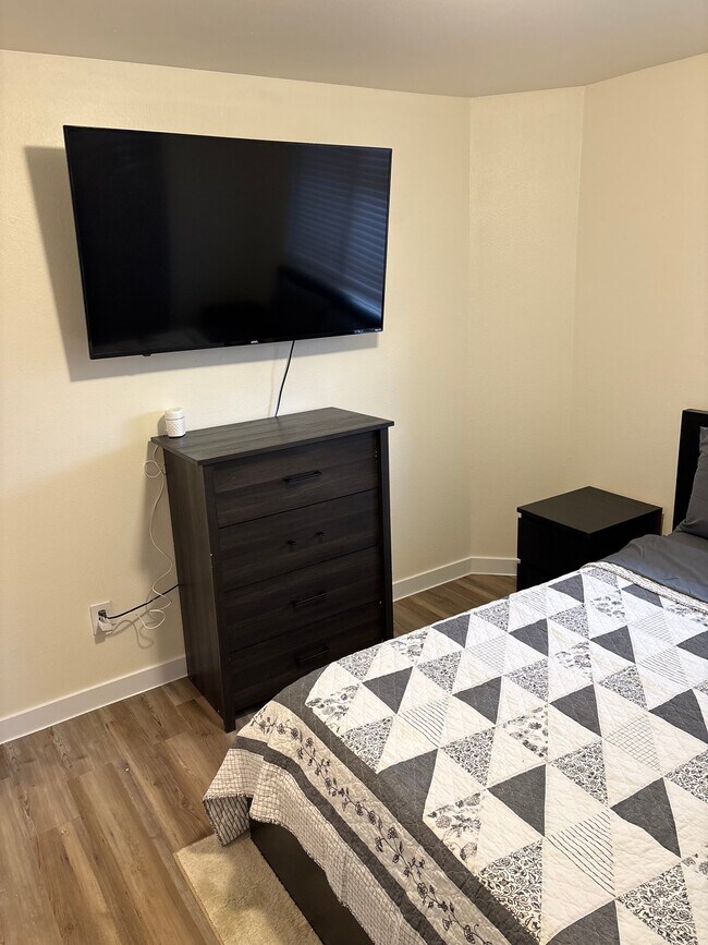 Foto del edificio - 651 NE Ellis Way
