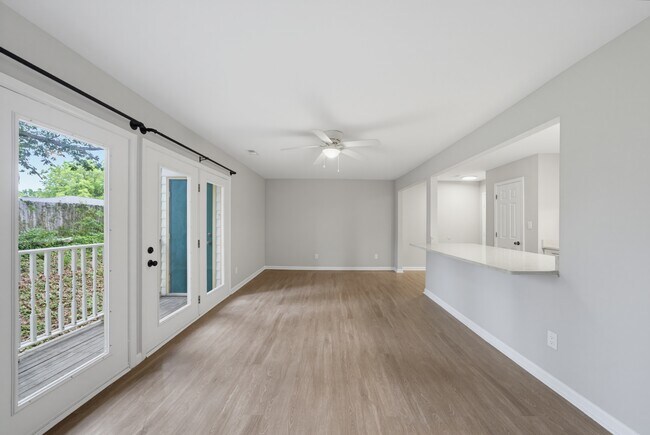 Diseño de concepto abierto con mucha luz natural. - 2030 Quaker Landing