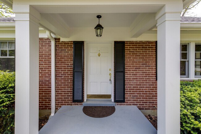 Building Photo - 1419 Clifton Ln