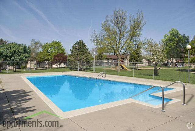 Piscina - The Meadows Apartments