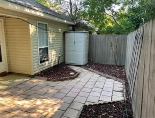 Building Photo - 105 Westchase Dr