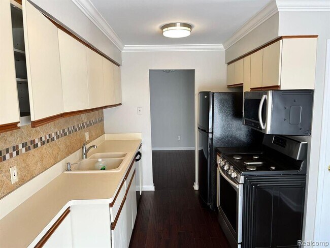 Building Photo - 41736 Broquet Dr