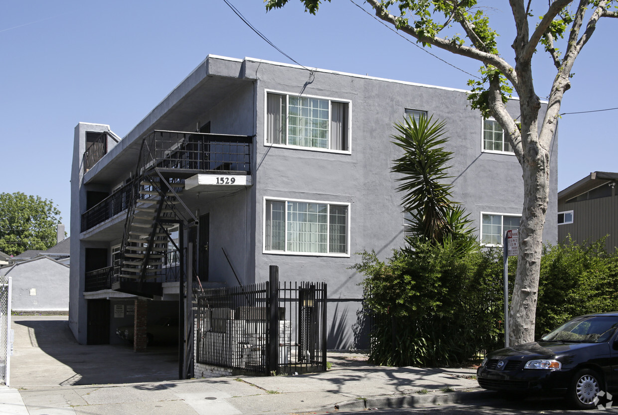 Primary Photo - 1529 Alcatraz Ave