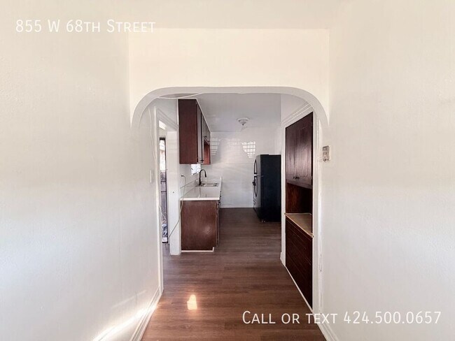 Building Photo - 855 W 68th St