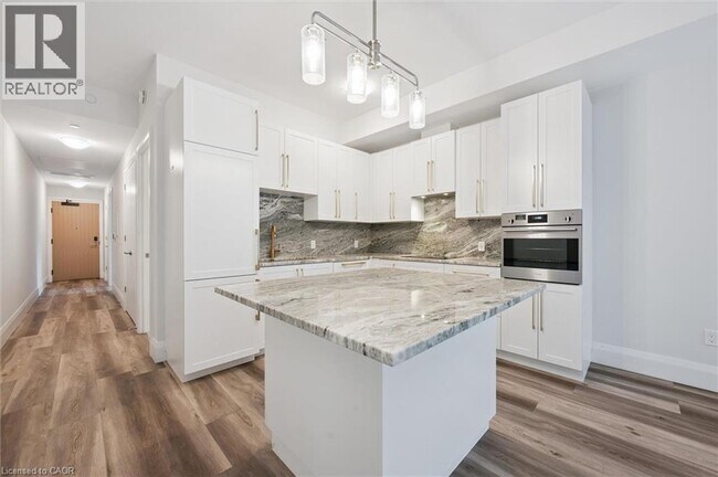 Building Photo - 51 David St