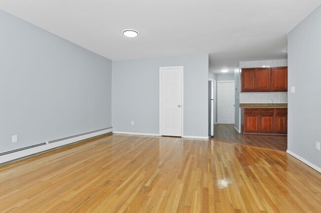 Building Photo - 639 E 226th St