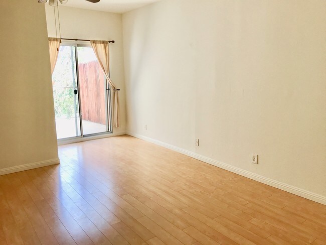 Foto del edificio - 4189 Vineland Ave