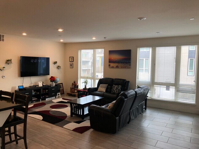 Building Photo - 430 Montague Expy