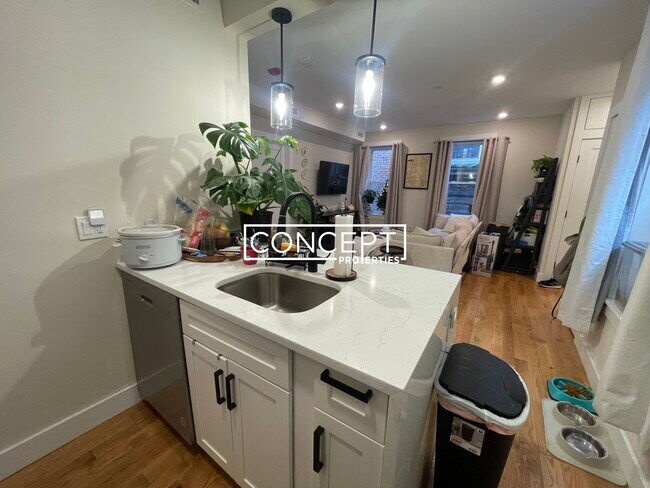 Building Photo - 64 N Margin St